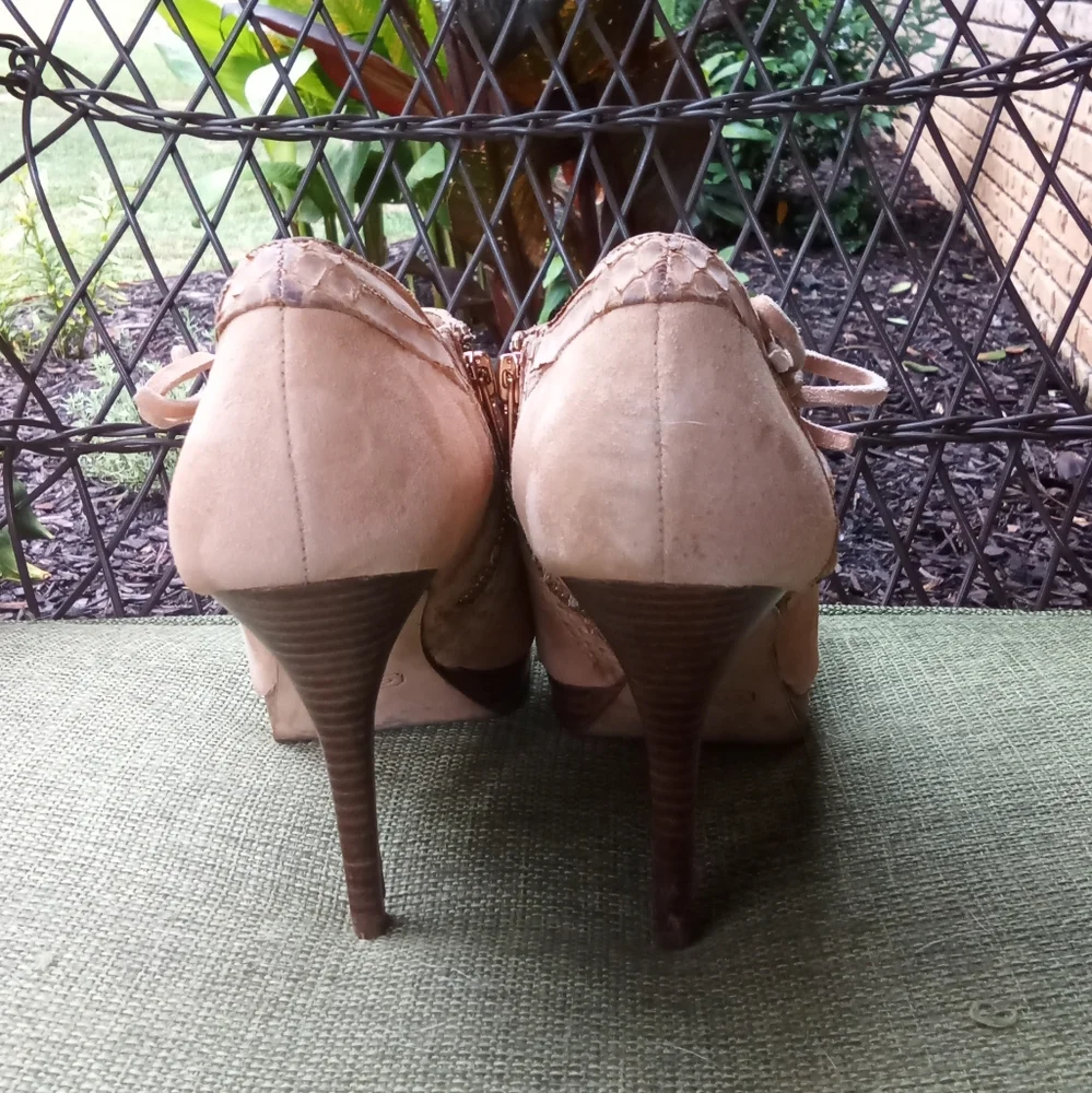 Coach Beatrice Suede Ankle Bootie Pumps Size 8.